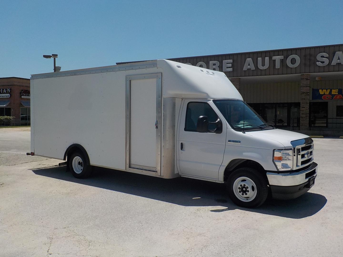 2022 White /Gray Ford Econoline (1FDWE3FK9ND) with an 7.3L V8 engine, AUTOMATIC transmission, located at 1617 W Church Street, Livingston, TX, 77351, (936) 327-3600, 30.710995, -94.951157 - LOW MILES!! If you're looking for a box van don't pass on this one!! It is ready for the BIG JOB!! This one is nice! - Photo#1